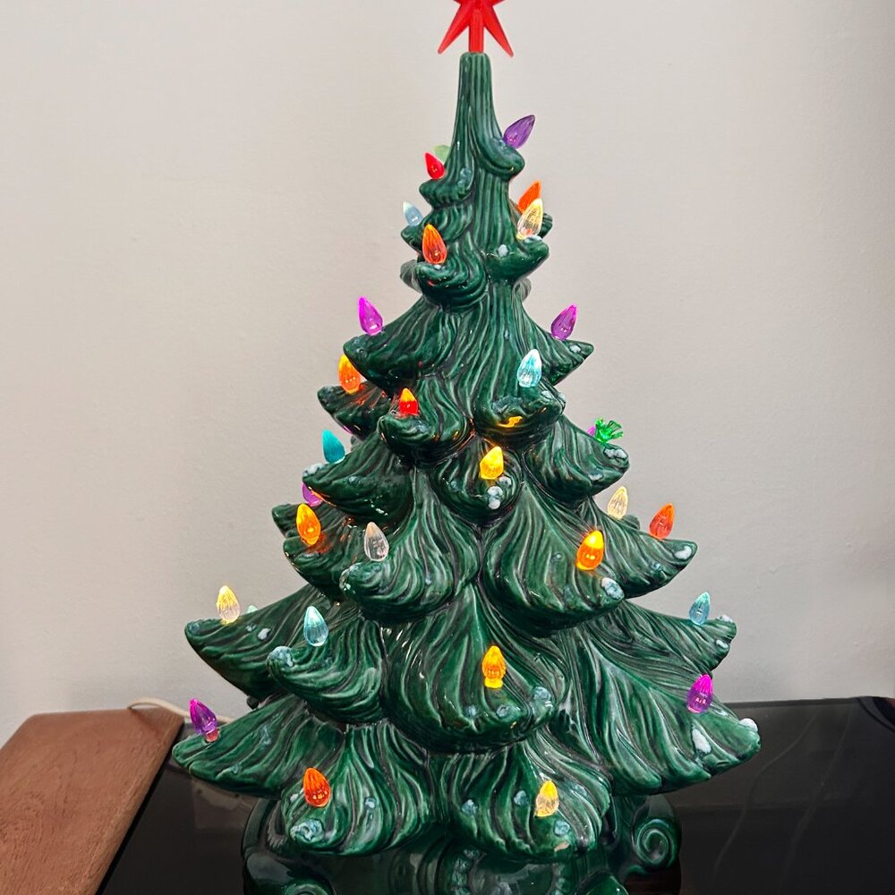 Vintage 1970s Atlantic Mold Ceramic Christmas Tree 16" - Picture 2 of 9
